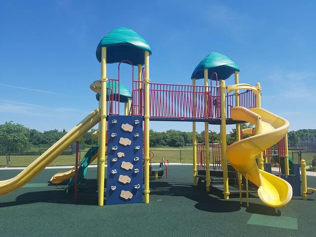 Breezy Park | 19 W Rogues Path, Huntington Station, NY 11746, USA | Phone: (631) 351-3101