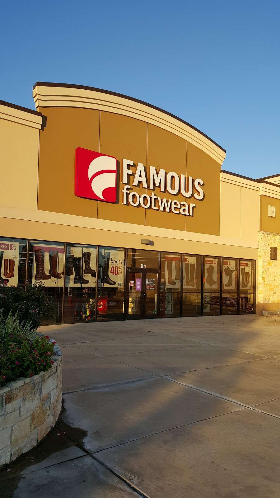 Famous Footwear | ATASCOCITA COMMONS SC, 7021 Farm to Market 1960 Rd E, Atascocita, TX 77346, USA | Phone: (832) 445-0326