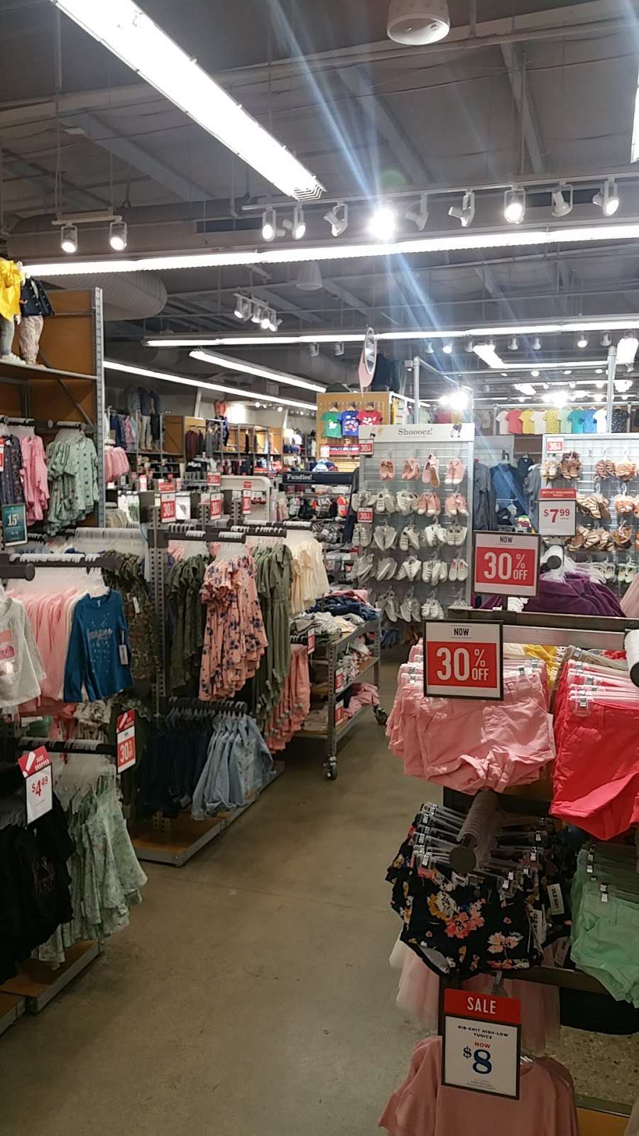 Old Navy Outlet | 2796 Tanger Way, Barstow, CA 92311, USA | Phone: (760) 253-7673