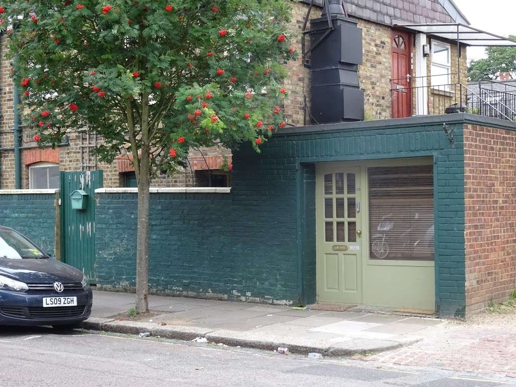 Chiswick Counselling, Psychotherapy and Hypnotherapy Services | Staveley Gardens, Chiswick, London W4 2SA, UK | Phone: 07929 118250