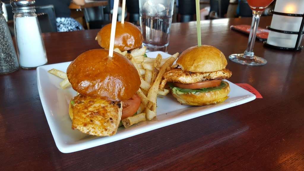 Bar Louie | 8332 Northfield Blvd, Denver, CO 80238, USA | Phone: (303) 457-5900