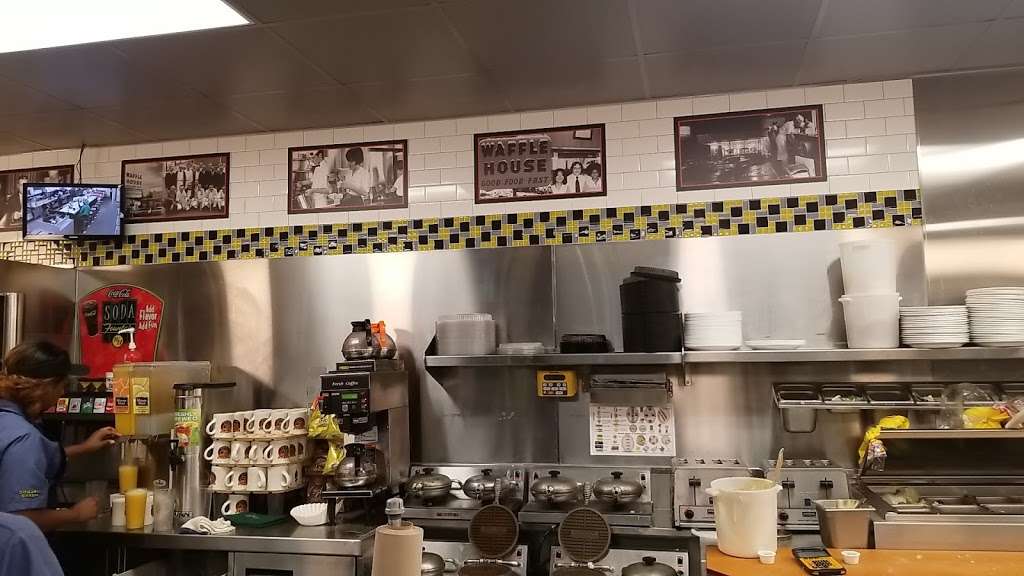 Waffle House | 635 Rankin Rd, Houston, TX 77073, USA | Phone: (281) 713-0128