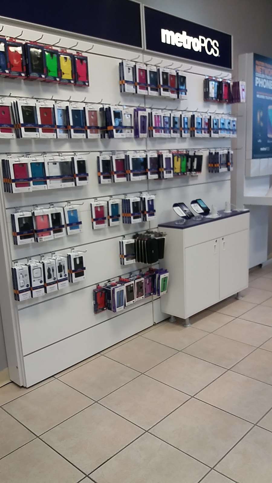 Metro by T-Mobile | 935 S State Rd 7, Plantation, FL 33317, USA | Phone: (954) 316-2525