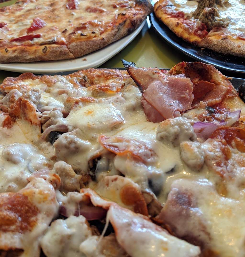 Flippers Pizzeria | 2957 Traverse Trail, Wildwood, FL 34785, USA | Phone: (352) 633-7809