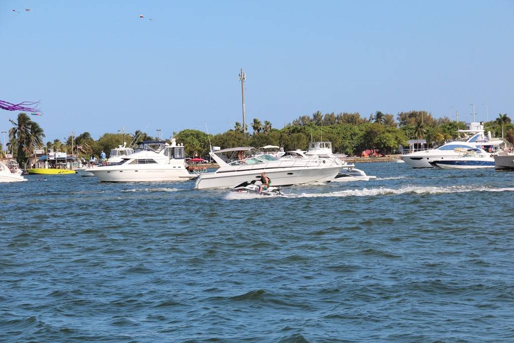 Pontoon Boat Rentals | 900 N Ocean Dr, Hollywood, FL 33019 | Phone: (954) 865-9964