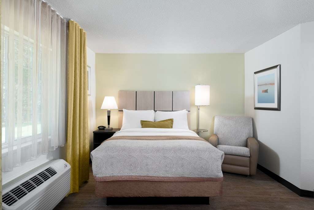 Candlewood Suites Charlotte - Arrowood | 7926 Forest Pine Dr, Charlotte, NC 28273, USA | Phone: (704) 521-3232