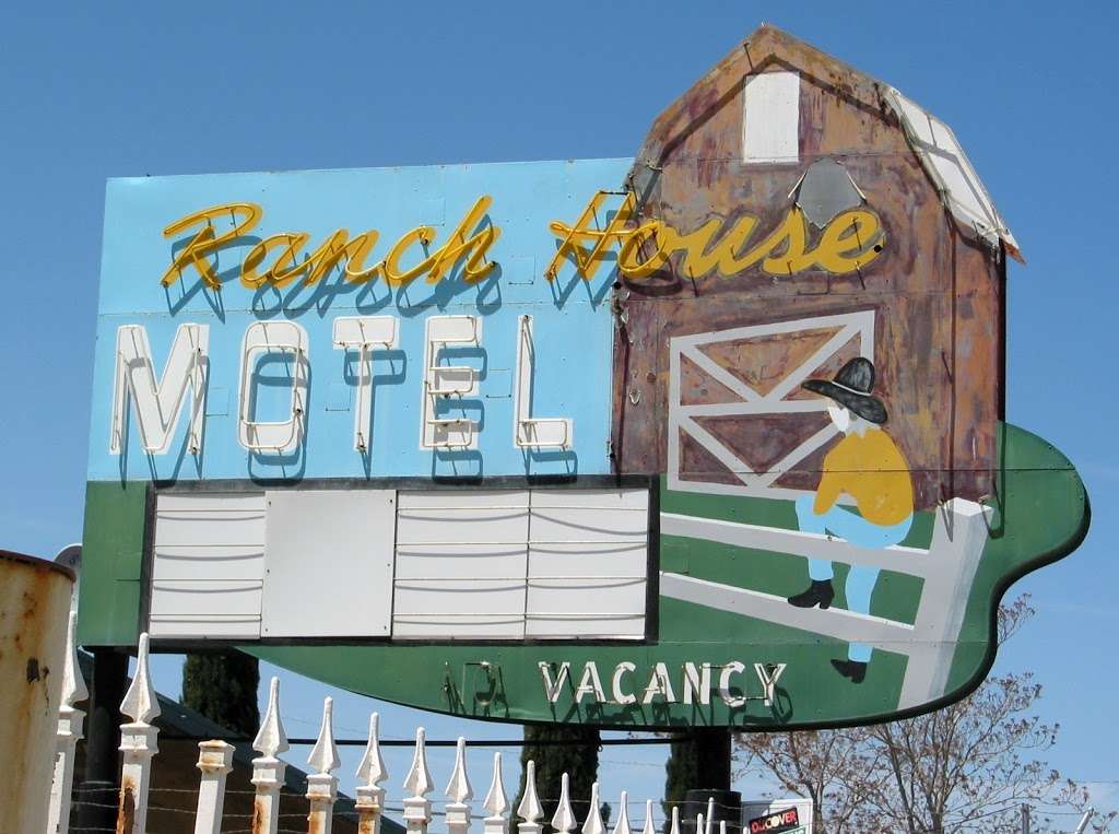 Ranch House Motel | 500 E Tehachapi Blvd, Tehachapi, CA 93561, USA | Phone: (661) 822-4561