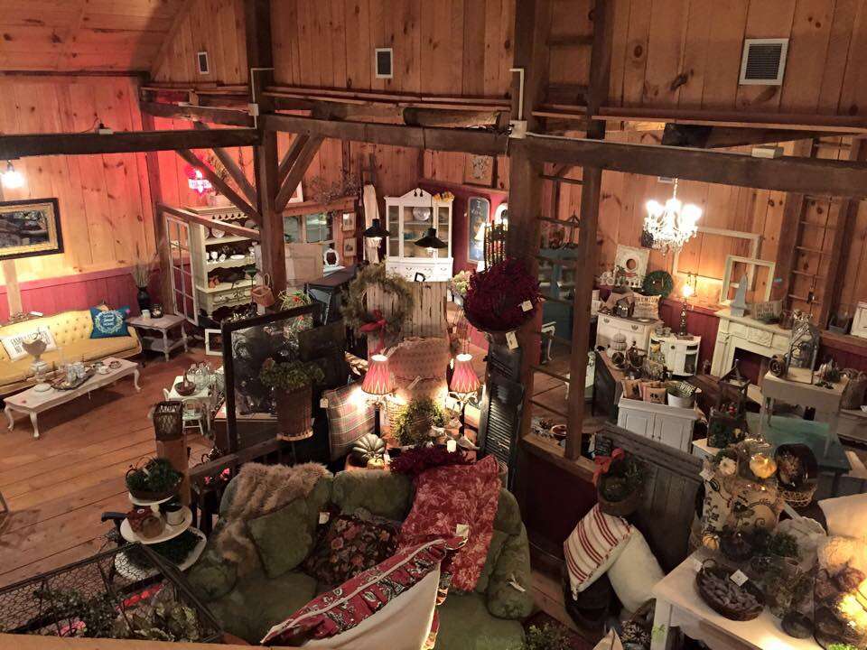 The Vintage Market at the Old Red Barn | 1293 Warm Spring Rd, Chambersburg, PA 17202, USA | Phone: (724) 505-2401