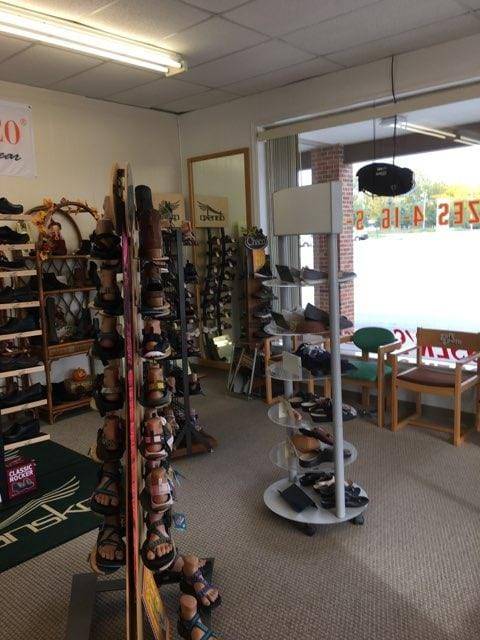 Chessers Womens & Mens Shoe | 6015 N Clinton St, Fort Wayne, IN 46825, USA | Phone: (260) 482-2783