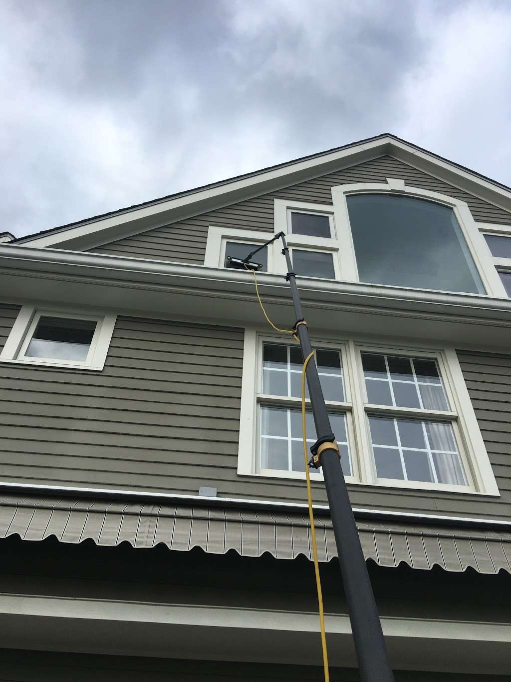 Look Outside Roof and Window Washing | 483 Newtown Ave, Norwalk, CT 06851 | Phone: (203) 858-3791