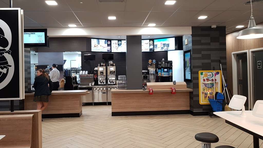 McDonalds | 77/83 High St, New Malden KT3 4BT, UK | Phone: 020 8336 5852