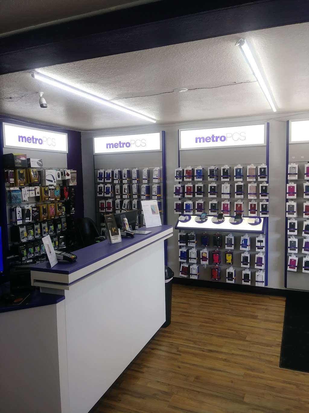 Metro by T-Mobile | 504 N Dixie Fwy, New Smyrna Beach, FL 32168 | Phone: (386) 444-3721
