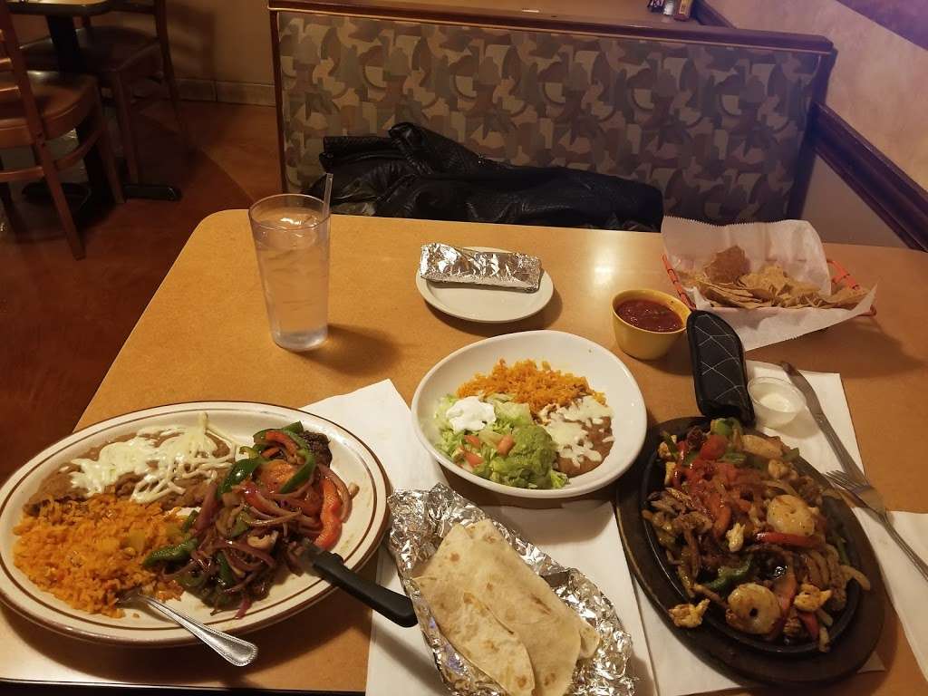 Laredos Restaurant | 9797 W Higgins Rd, Rosemont, IL 60018 | Phone: (847) 685-0673