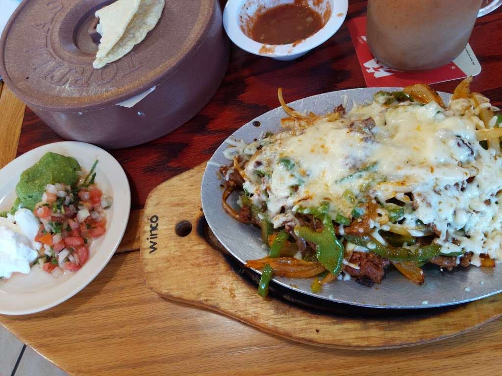 Panchos Mexican & Salvadorean Restaurant | 16082 Main St, Hesperia, CA 92345, USA | Phone: (760) 949-3336