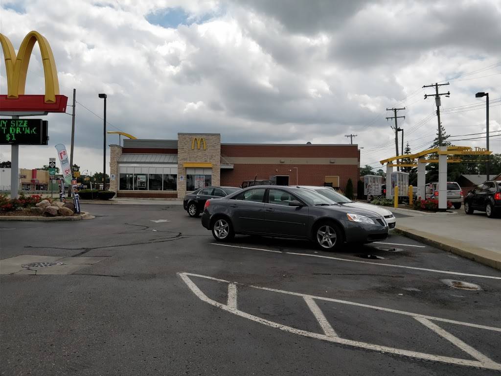 McDonalds | 4180 Fort St, Lincoln Park, MI 48146, USA | Phone: (313) 389-3289