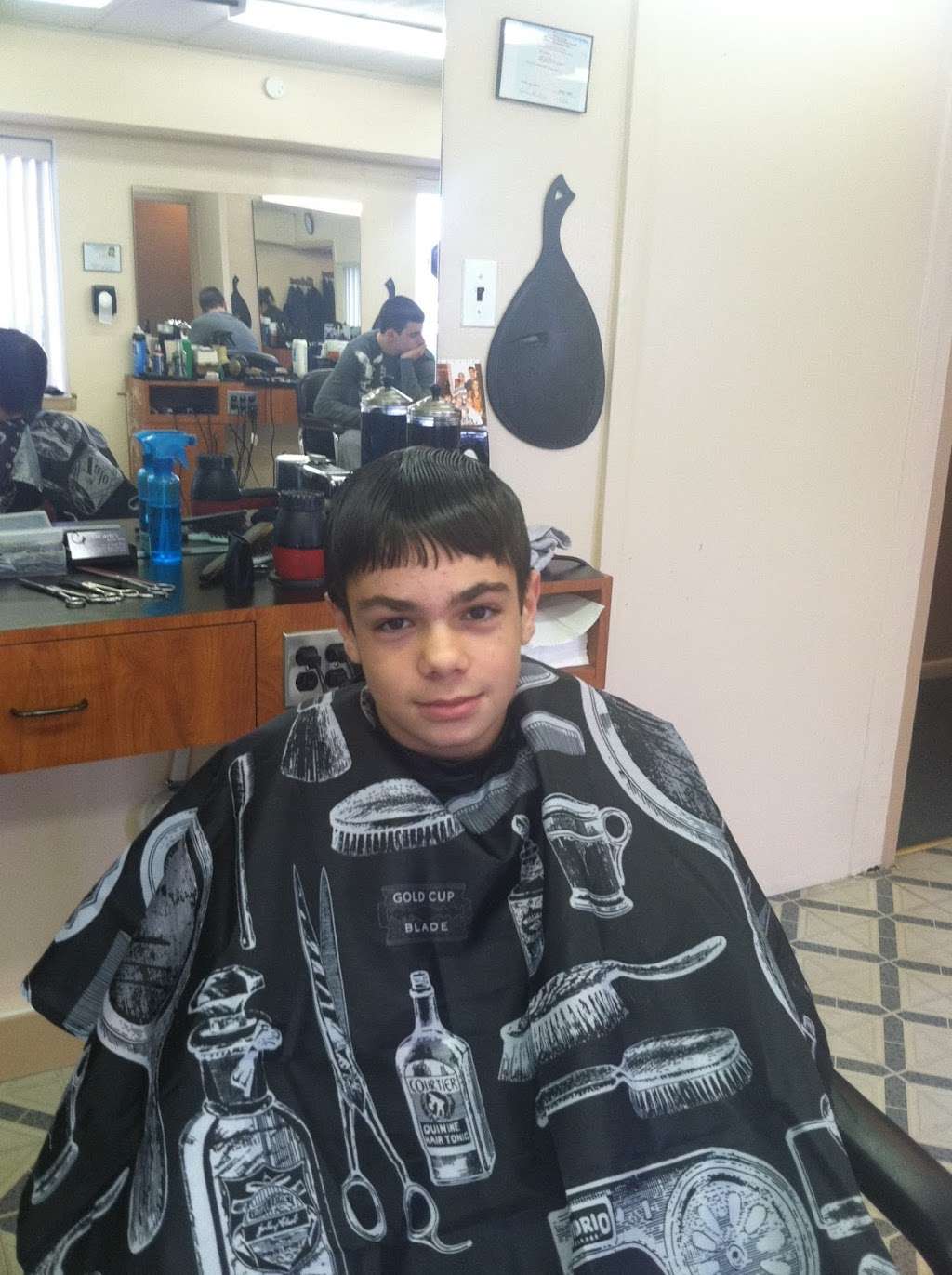 dicarlos barber shop | 1001 Kings Hwy E, Cherry Hill, NJ 08034, USA | Phone: (856) 321-2100