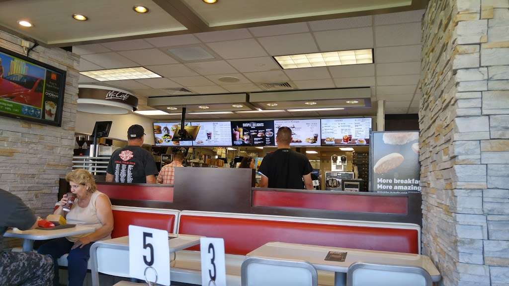 McDonalds | 908 Ventura St, Fillmore, CA 93015, USA | Phone: (805) 524-4122