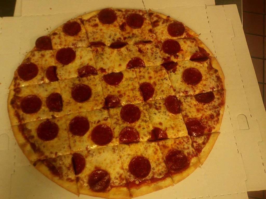 Jen Gs Pizza and Pub | 38170 N Sheridan Rd, Beach Park, IL 60087, USA | Phone: (847) 672-9000