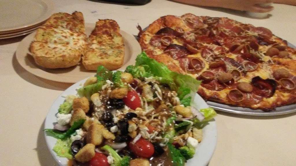 Round Table Pizza | 4098 East Ave, Livermore, CA 94550, USA | Phone: (925) 443-2700