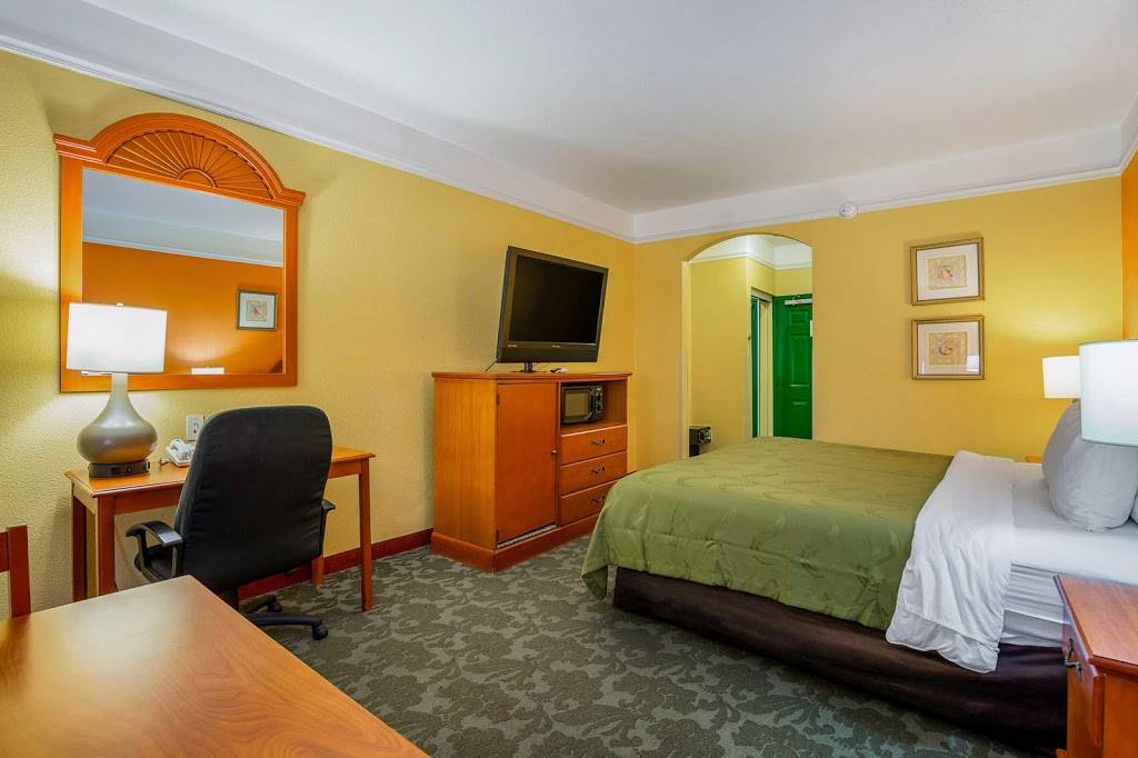 Quality Inn & Suites Beachfront | 5924 Seawall Blvd, Galveston, TX 77551 | Phone: (409) 740-1088