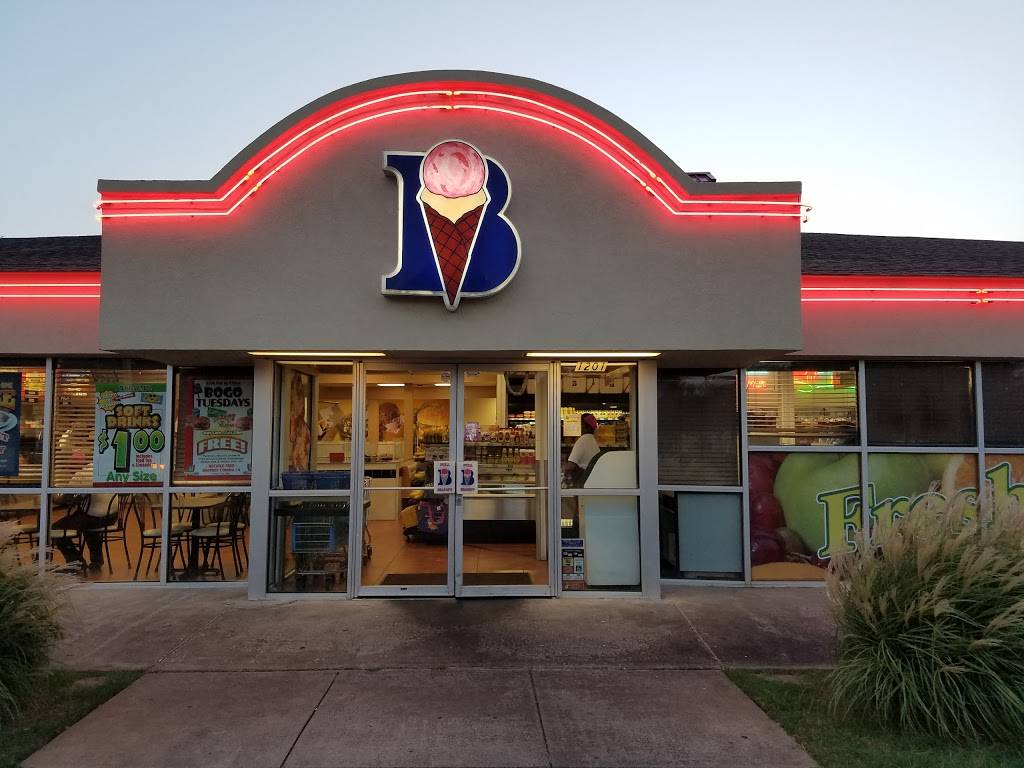 Braums Ice Cream & Burger Restaurant | 1201 S Sunnylane Rd, Del City, OK 73115, USA | Phone: (405) 677-2206