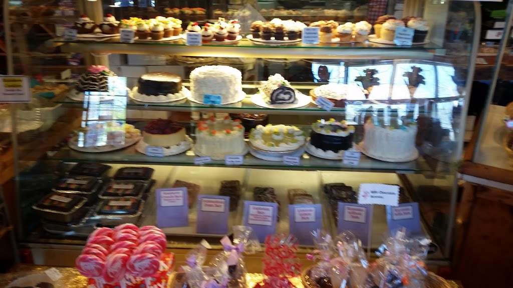 Loafers Bakery & Gourmet Shoppe | 175 Birch Hill Rd, Locust Valley, NY 11560, USA | Phone: (516) 759-9464