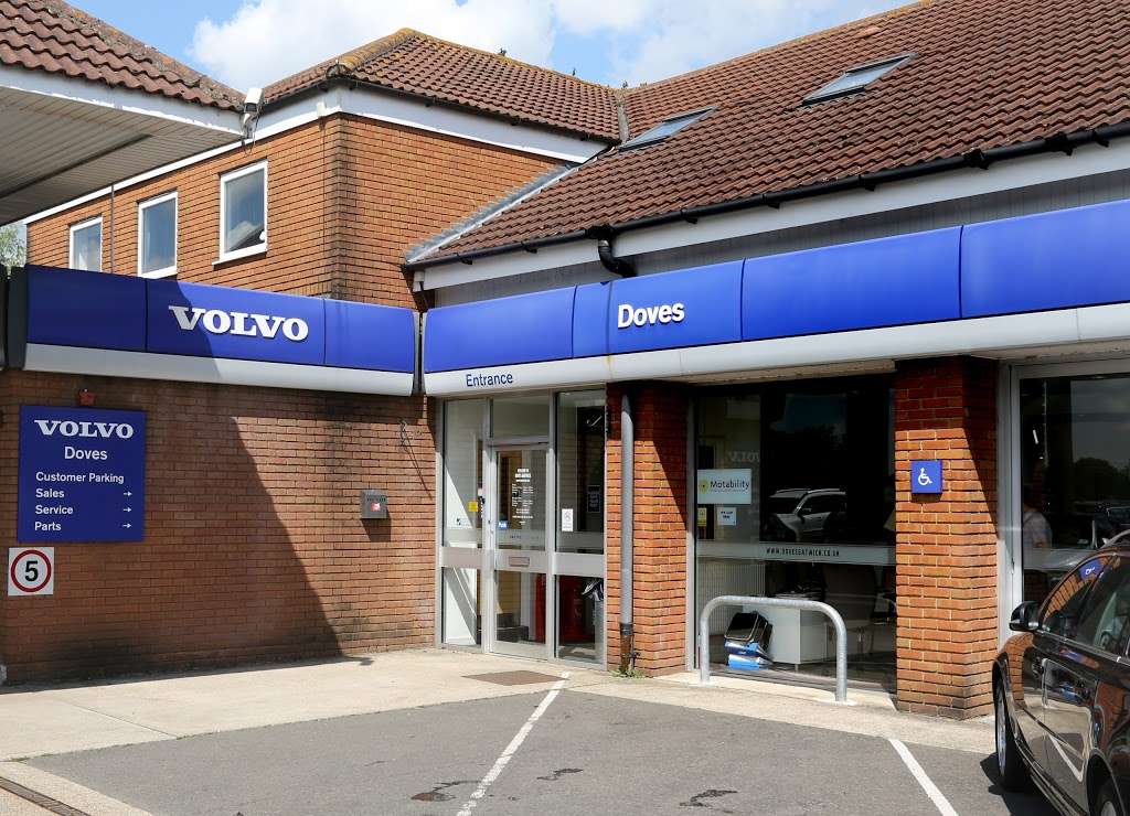 Doves Volvo Gatwick | Keepers Corner, Burstow, Copthorne, Gatwick RH6 9RR, UK | Phone: 01342 441572