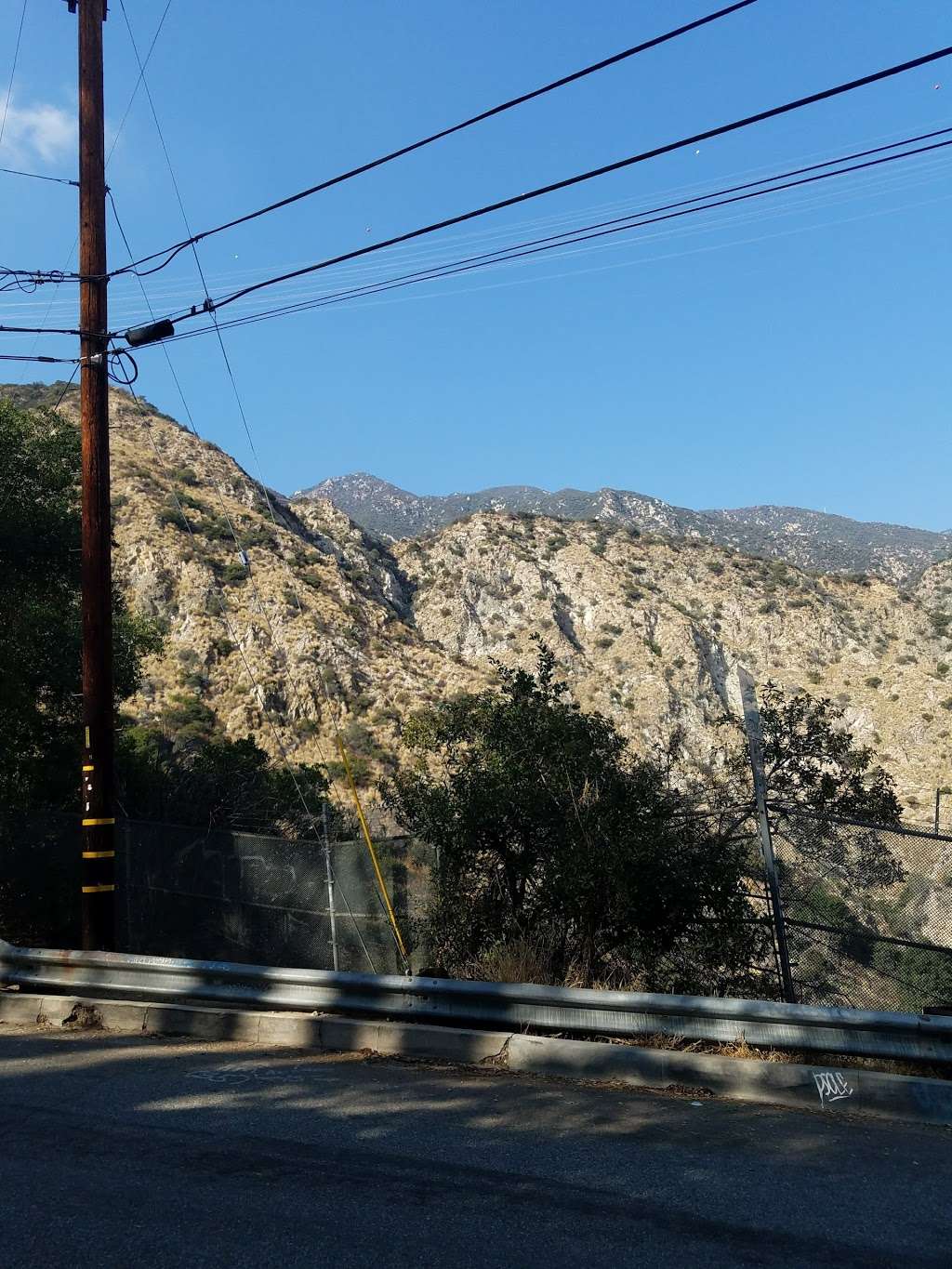 Parking place for Eaton Canyon Falls | 1750 N Altadena Dr, Pasadena, CA 91107, USA | Phone: (626) 398-5420