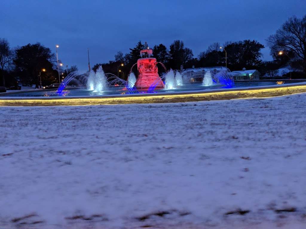 Meyer Circle Fountain | W Meyer Blvd, Kansas City, MO 64113