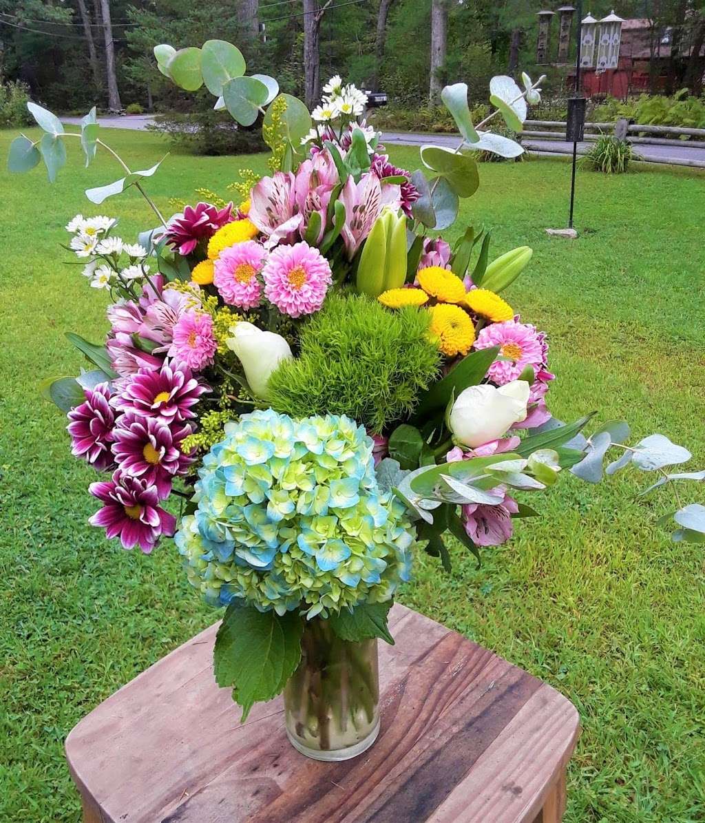 Jills Flower Shop | 226 Union St, Millis, MA 02054, USA | Phone: (781) 856-5871