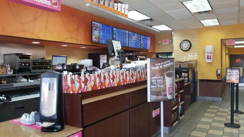 Dunkin | 15905 NW 57th Ave, Hialeah, FL 33014, USA | Phone: (305) 621-2024