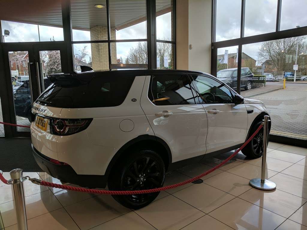 Lookers Land Rover, Bishops Stortford | Stortford Hall Industrial Park, Dunmow Rd, Bishops Stortford CM23 5GZ, UK | Phone: 01279 947048