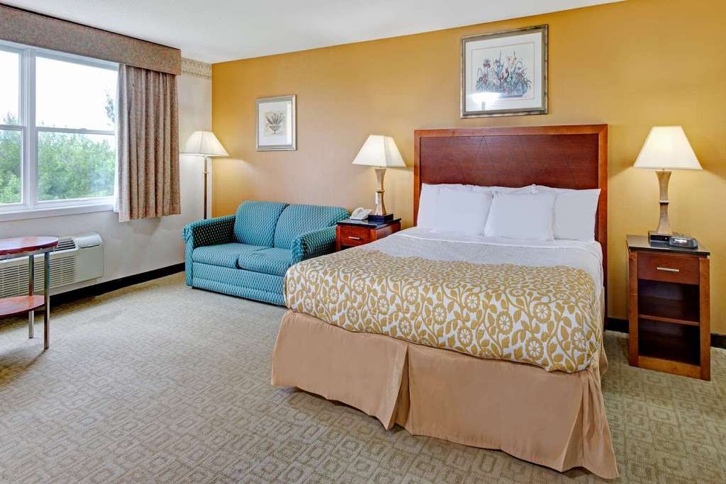 Days Hotel & Conference Center by Wyndham Methuen MA | 159 Pelham St, Methuen, MA 01844, USA | Phone: (978) 291-6522