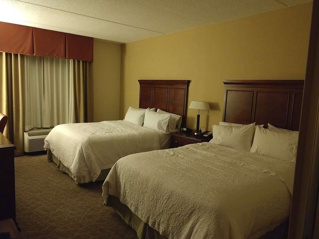 Hampton Inn & Suites Charles Town | 157 Pimlico Dr, Charles Town, WV 25414, USA | Phone: (304) 725-2200