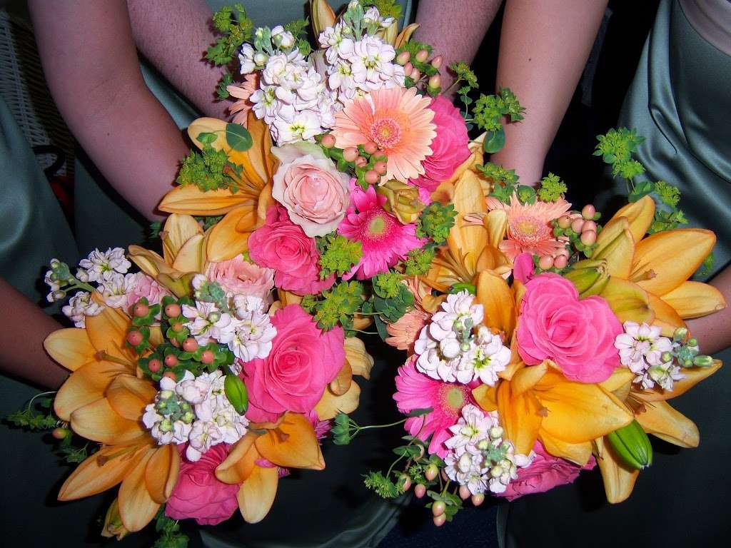 B&L Bouquets LLC | 711 Carole Ln, Aston, PA 19014 | Phone: (610) 329-0998