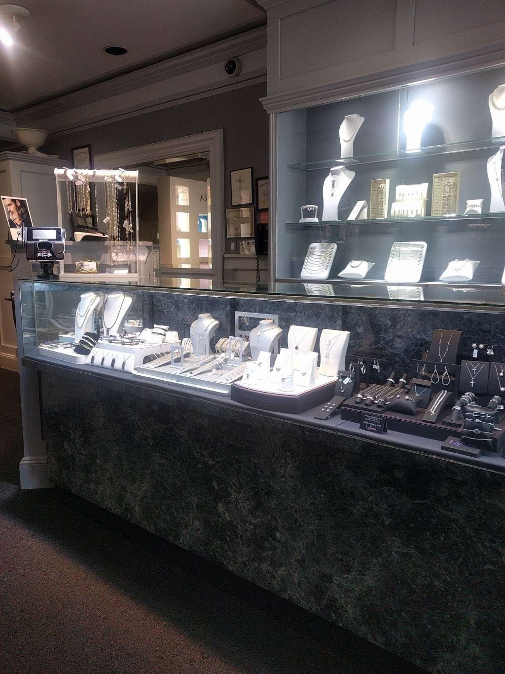 Berne Jewelers Inc | 1674 Merrick Rd, Merrick, NY 11566, USA | Phone: (516) 546-2600