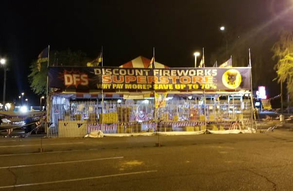 Discount Fireworks Superstore | 1050 W Chandler Blvd, Chandler, AZ 85224, USA | Phone: (559) 556-0337