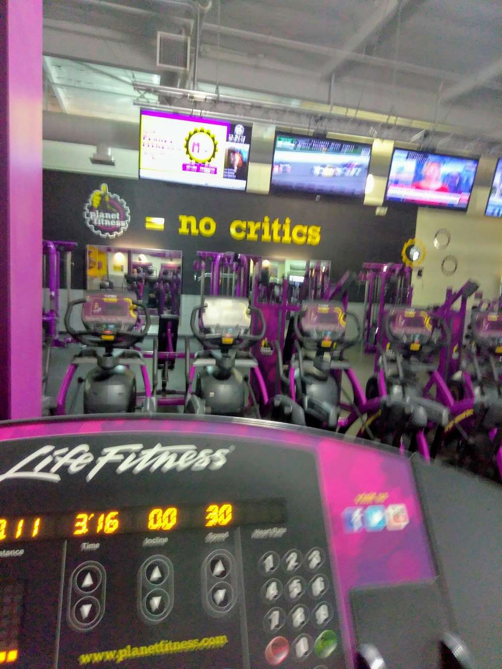 Planet Fitness | 2725 N Bristol St, Santa Ana, CA 92706, USA | Phone: (714) 568-9700