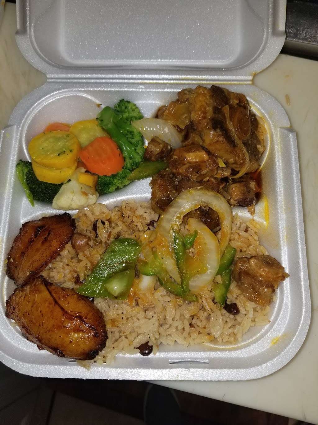 Roses Caribbean Restaurant in Sanford, FL | 8423, 2051 Sipes Ave, Sanford, FL 32771, USA | Phone: (407) 603-6126