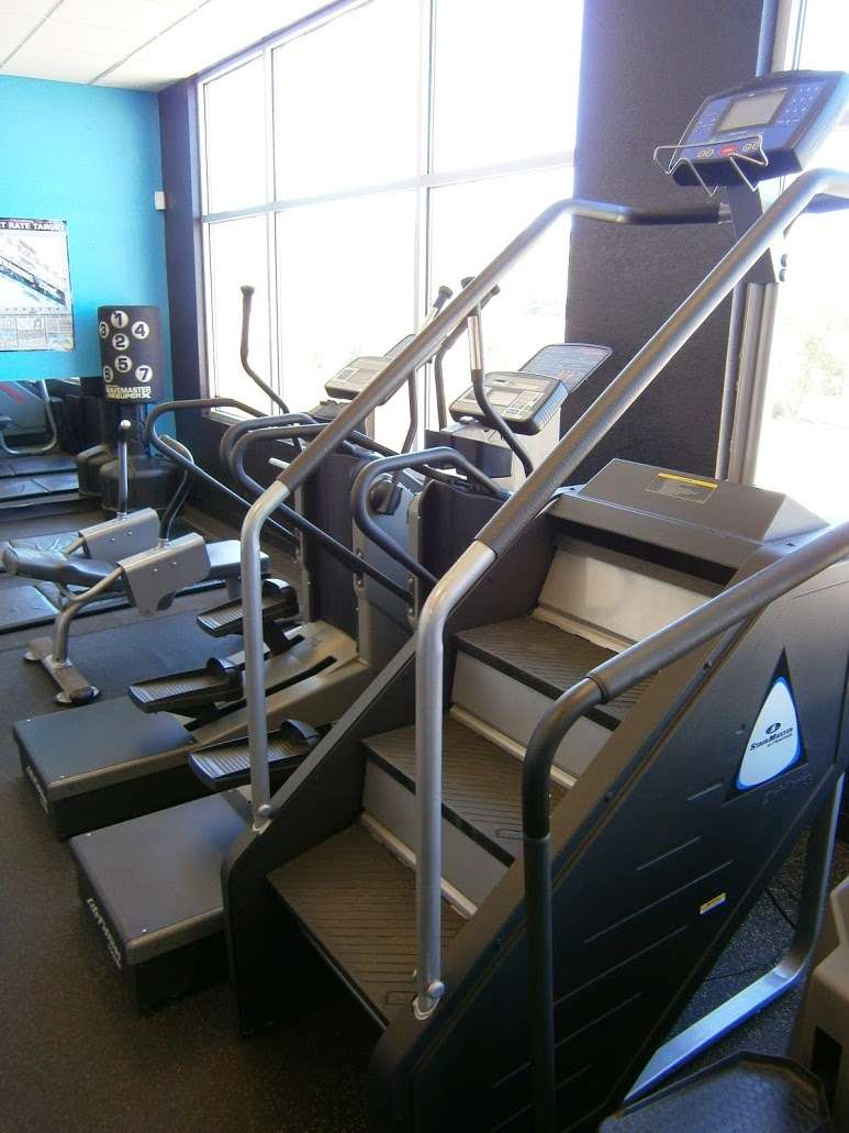 Apple Valley Express Fitness | 15850 Apple Valley Rd, Apple Valley, CA 92307, USA | Phone: (760) 242-6400