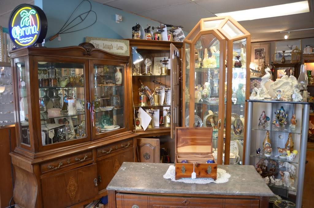 Monona Antique Mini Mall | 4601 Monona Dr, Madison, WI 53716, USA | Phone: (608) 333-7812