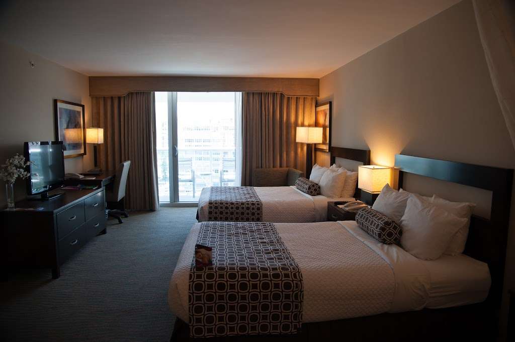 DoubleTree Resort by Hilton Hollywood Beach | 4000 S Ocean Dr, Hollywood, FL 33019, USA | Phone: (954) 454-4334