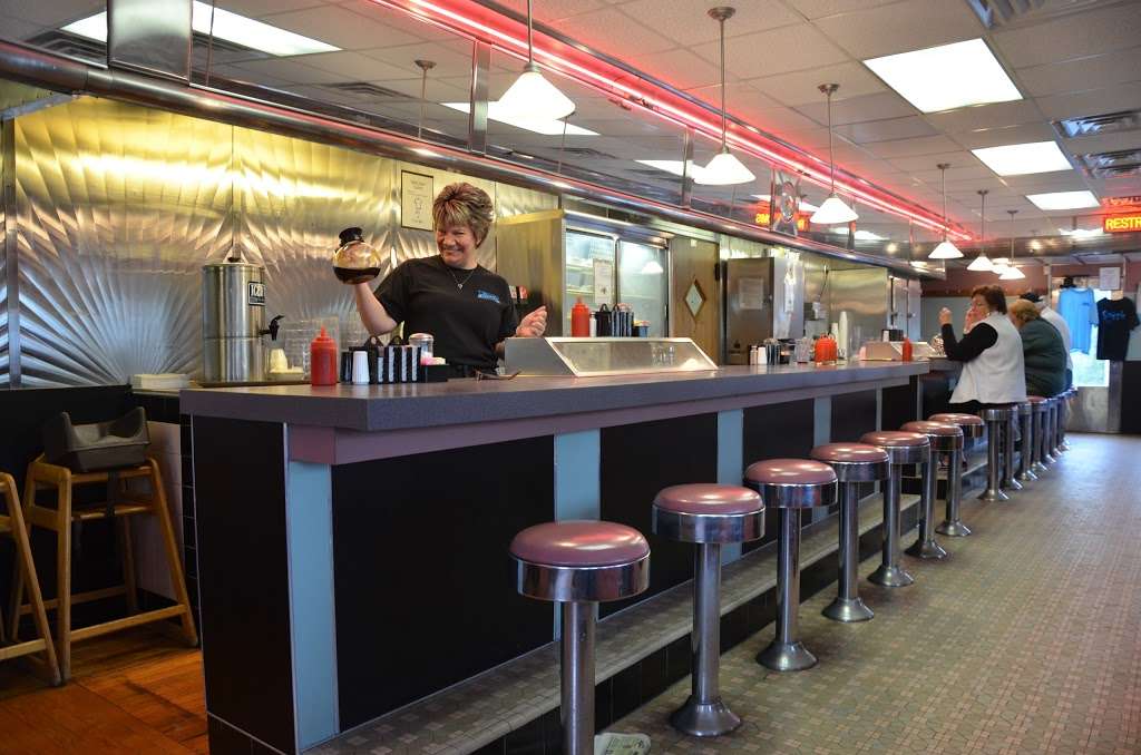 Daves Diner | 3036 N Reading Rd, Adamstown, PA 19501, USA | Phone: (717) 484-2191