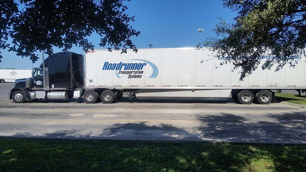 Roadrunner Freight | 210 W Trinity Blvd, Grand Prairie, TX 75050, USA | Phone: (972) 510-0200