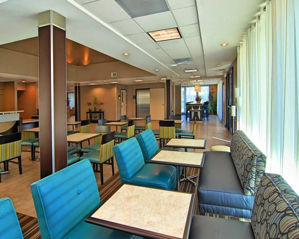 Hampton Inn & Suites Mountain View | 390 Moffett Blvd, Mountain View, CA 94043, USA | Phone: (650) 988-0300