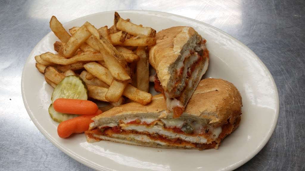 Cleveland Pub & Grill | 14000 W Cleveland Ave, New Berlin, WI 53151, USA | Phone: (262) 754-5337