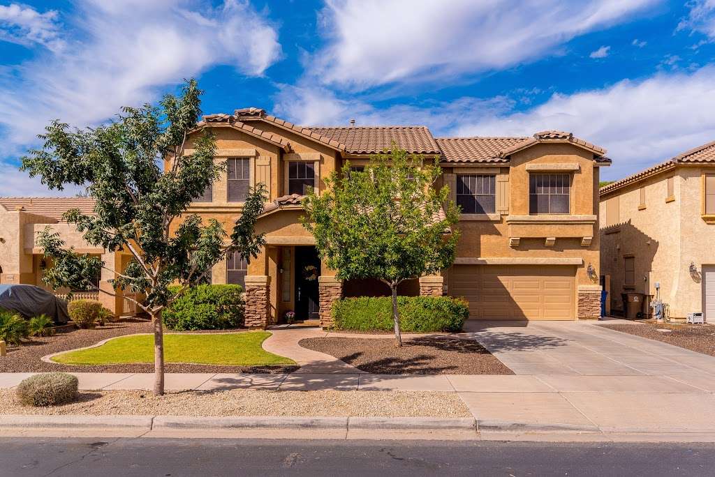 WELLS Realty Group of Keller Williams | 2800 S Rural Rd #102, Tempe, AZ 85282, USA | Phone: (480) 428-3290