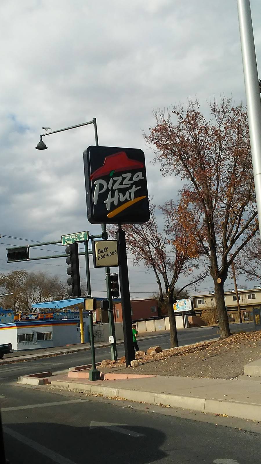 Pizza Hut | 410 Washington St SE, Albuquerque, NM 87108, USA | Phone: (505) 266-6666