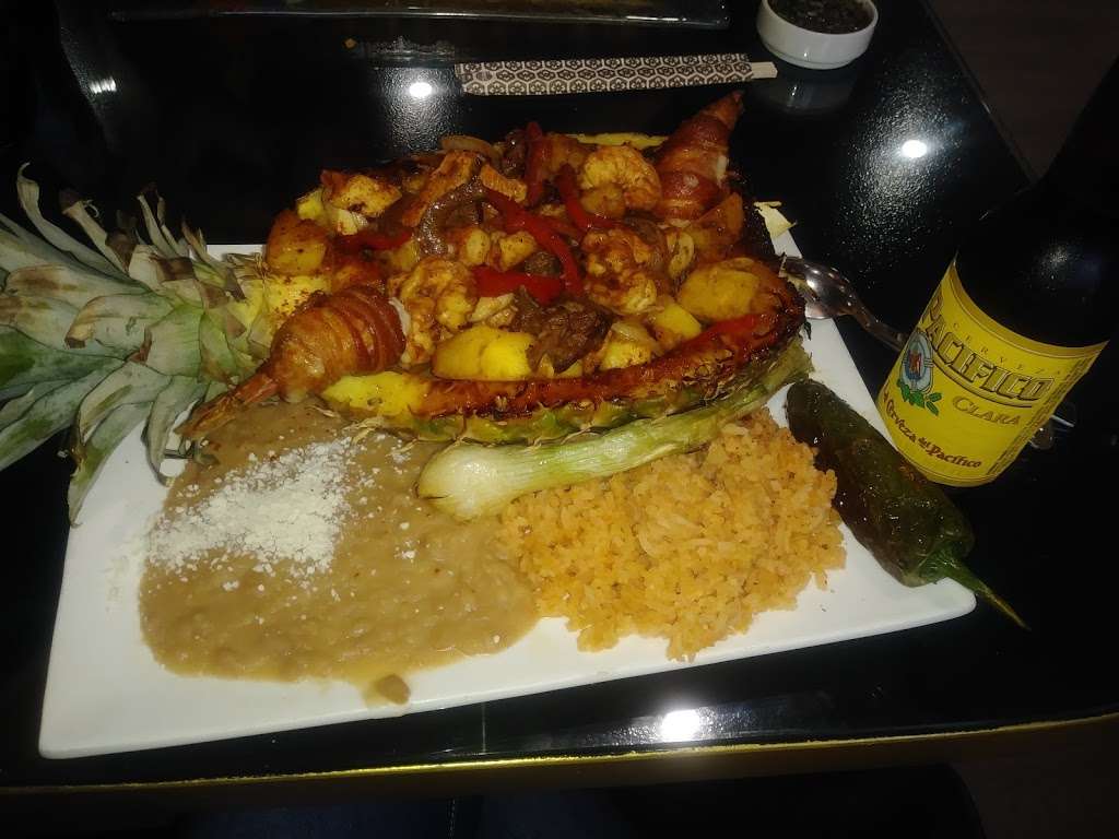 Mariscos y Sushi Los Tomateros | 10112 State St, Lynwood, CA 90262, USA | Phone: (323) 230-6450