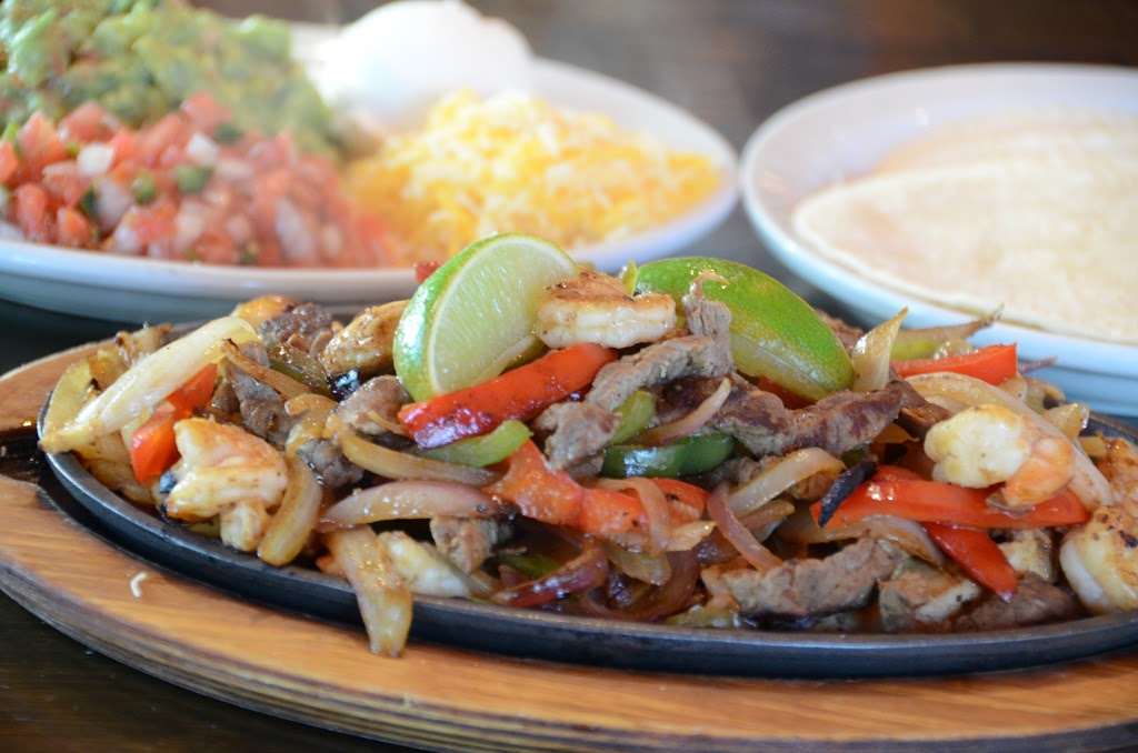 Luckes Cantina | 220 Elkhorn Rd, Williams Bay, WI 53191, USA | Phone: (262) 245-6666